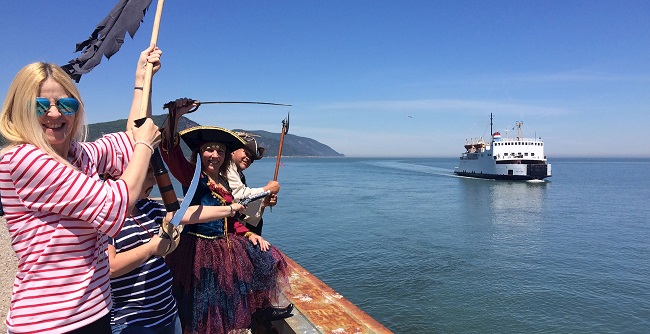 Chasse aux trésors de Charlevoix, gens, pirates, bateau, fleuve St-Laurent, traversier l'Isle-aux-Coudres
