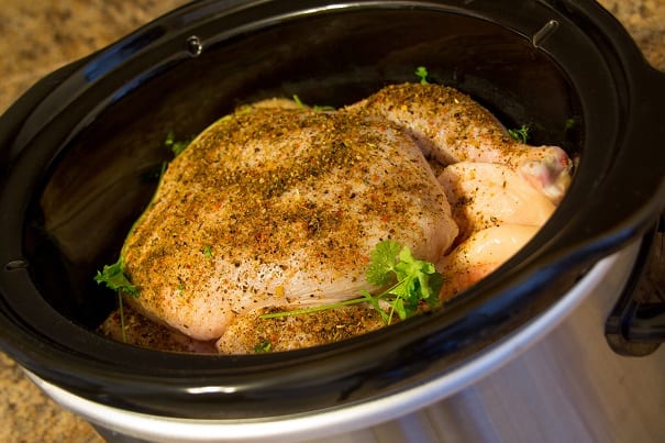 Poulet entier et mélange d’épices