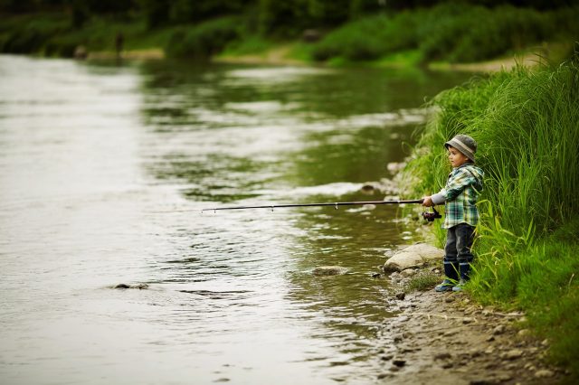 Pêche urbaine : 22 endroits où taquiner le poisson en ville