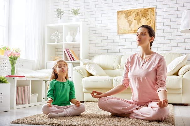 Méditation pleine conscience en famille : 6 trucs pour la pratiquer
