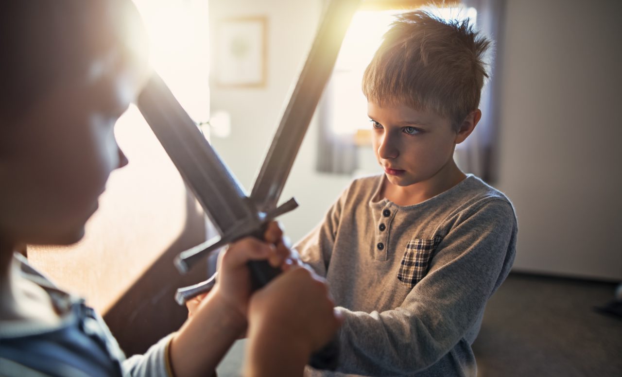 Jeux de batailles: devrait-on laisser les enfants se chamailler?