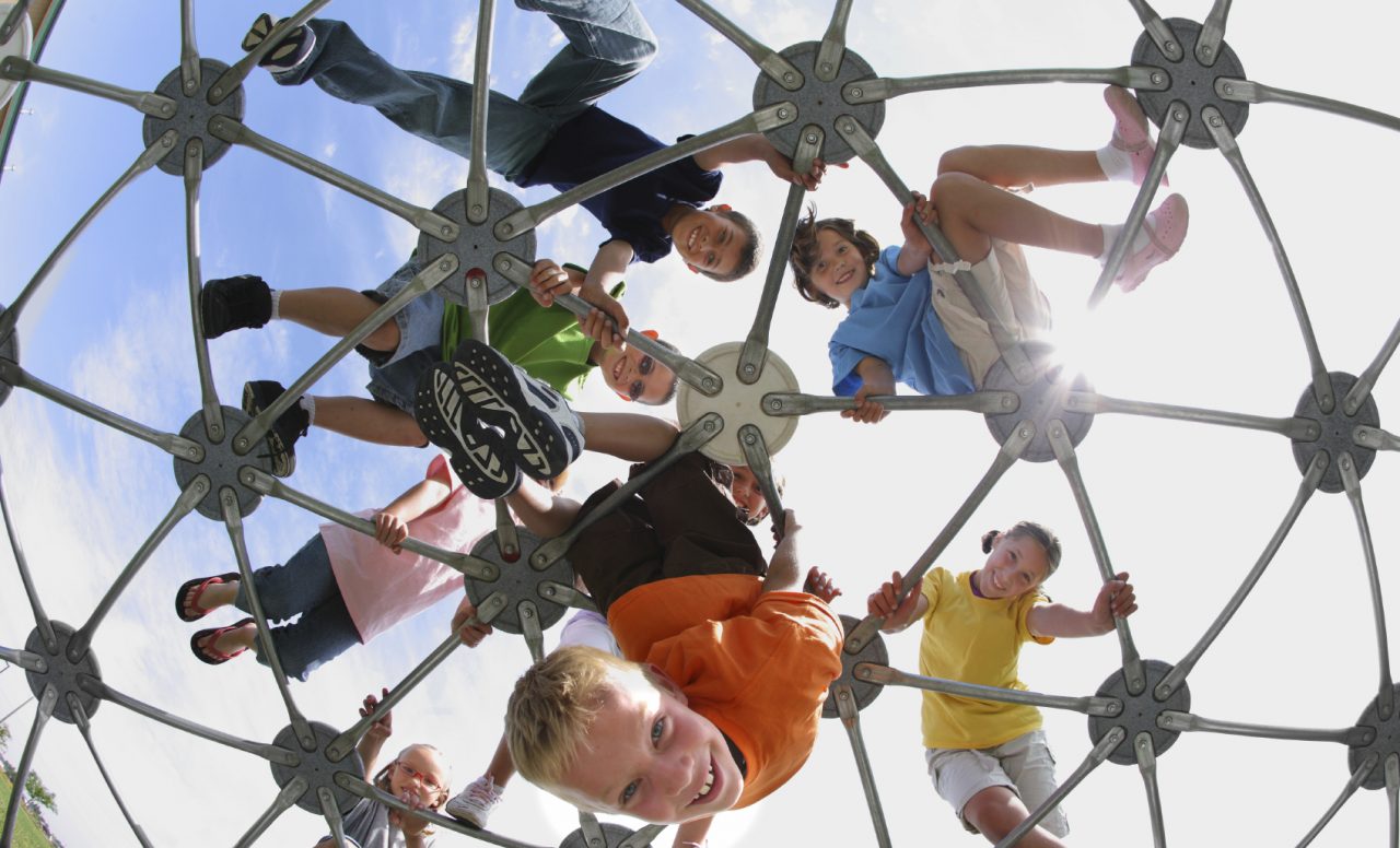 À quel âge les enfants peuvent-ils aller seuls au parc?