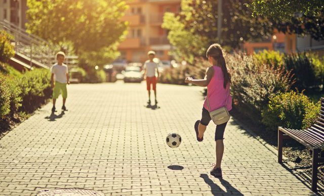 Favoriser le jeu dans la rue: trois options pour passer à l’action