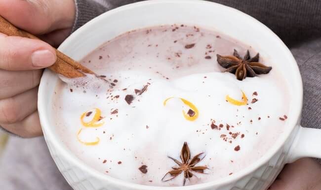 Chocolat chaud déjeuner à l’orange épicée