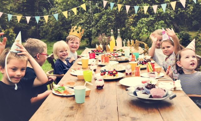 enfants-fetes-dejeuners-ete
