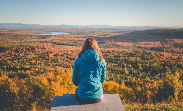 Des sentiers de randonnée pédestre pour admirer les plus belles couleurs des Cantons