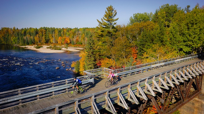 Tourisme_Laurentides_parc_lineaire_automne
