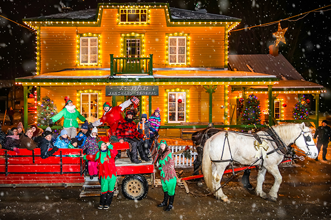 lumières de noel, famille, balade en traineau