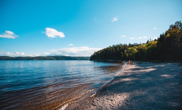 eau-plage-lac-cile-montagne