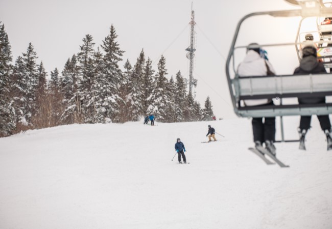 gens en ski alpin